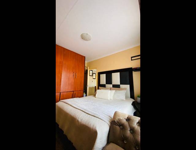 3 BEDROOM HOUSE FOR SALE IN BEVERLY HILLS